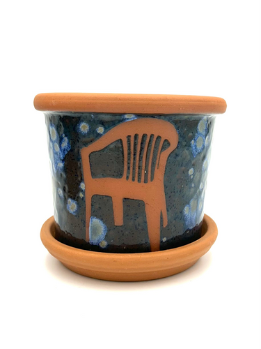 Tiesto de terracota pintado con platillo