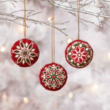 · Quilled Red Balls ornament (set of 2)