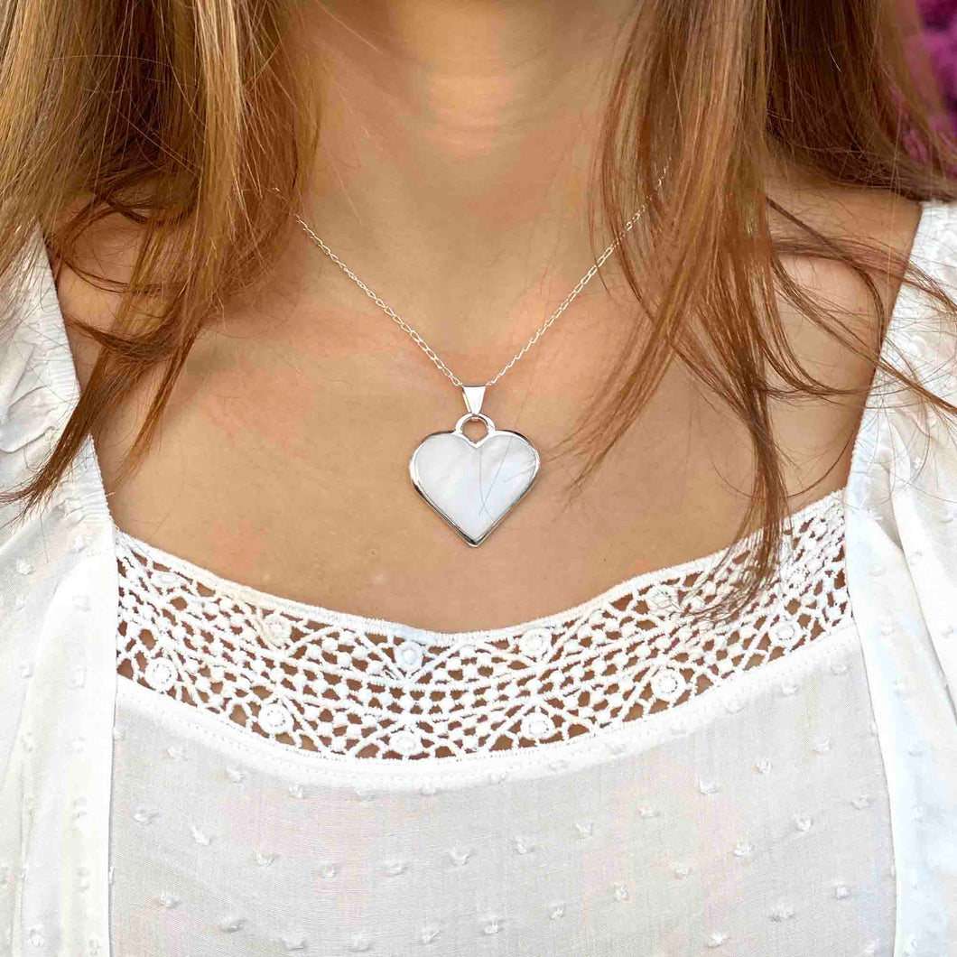 Alpaca Silver Corazon Blanco Pendant with Chain